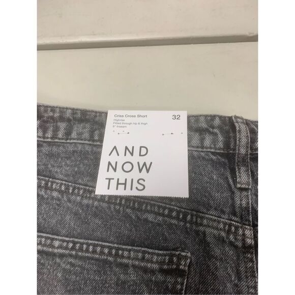 Asymmetrical Fly Bermuda Shorts - Picture 5 of 6